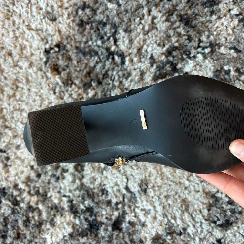 Black ankle high booties - Picture 4 of 7